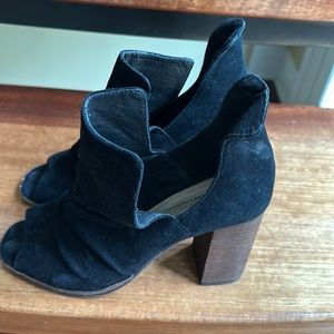 Kristin Cavallari Black Open Toed Shoes